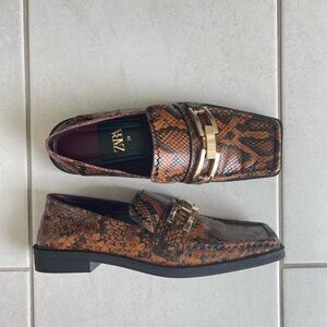 Beautiful loafers, Hailey Bieber inspired. Zara, worn once.